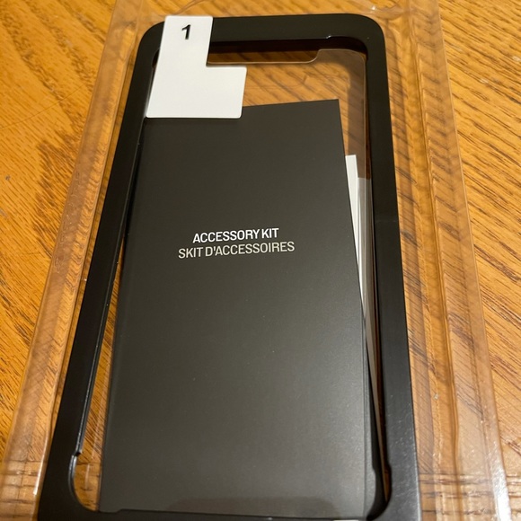 Otterbox iPhone X/XS Screen Protector - Picture 2 of 5